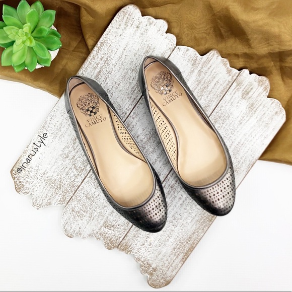 Vince Camuto Shoes - VINCE CAMUTO Leresa Casual Metallic Flats Size 7